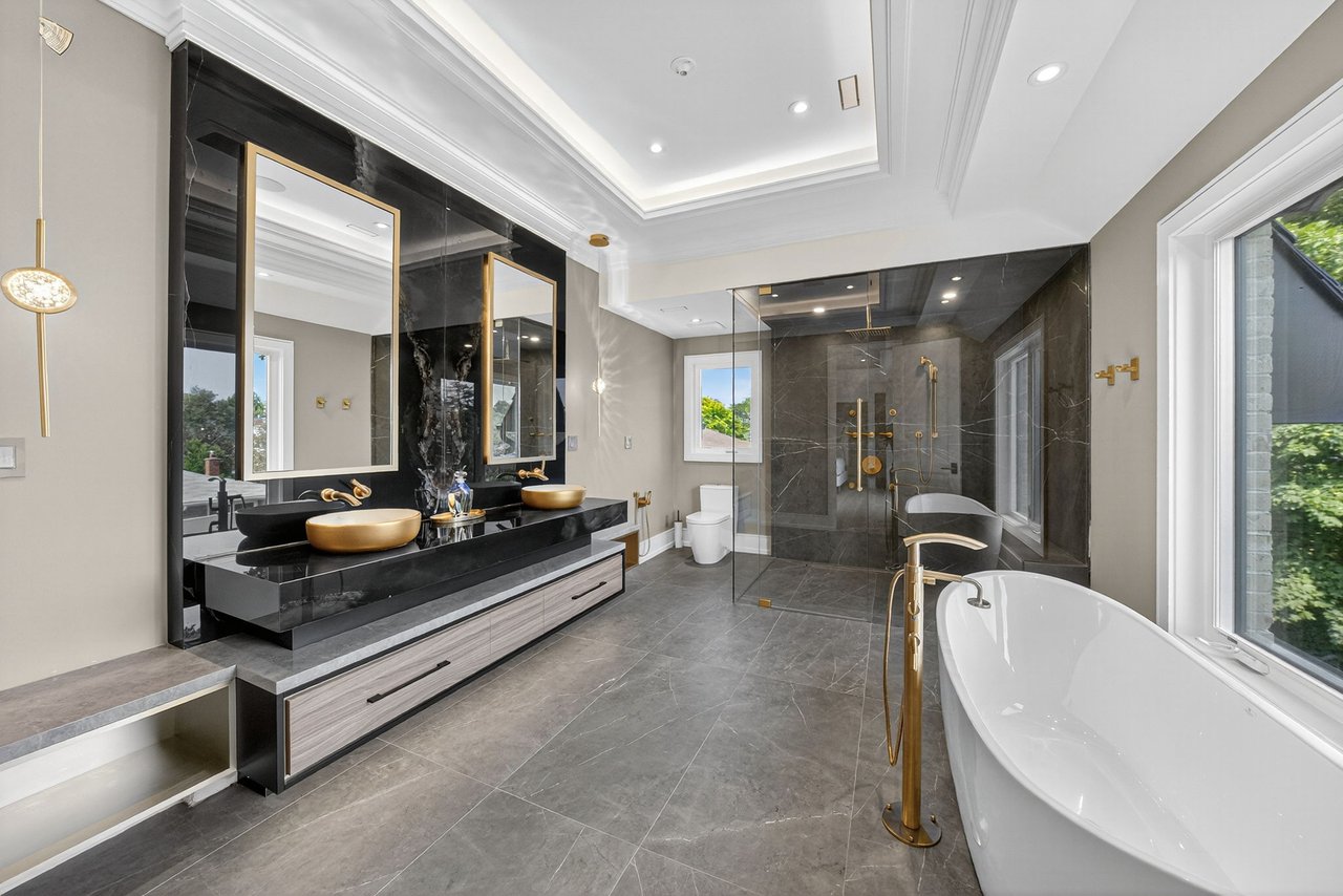 Distinctive Luxury Residence
