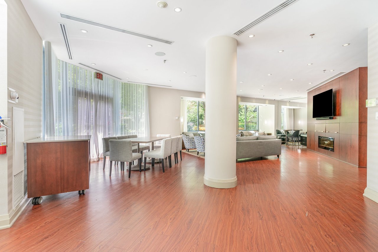 300 Bloor Street East, Suite 2107