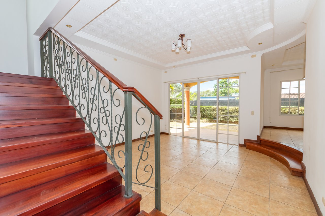 Colonial Gated Community Villa, Curridabat, San Jose