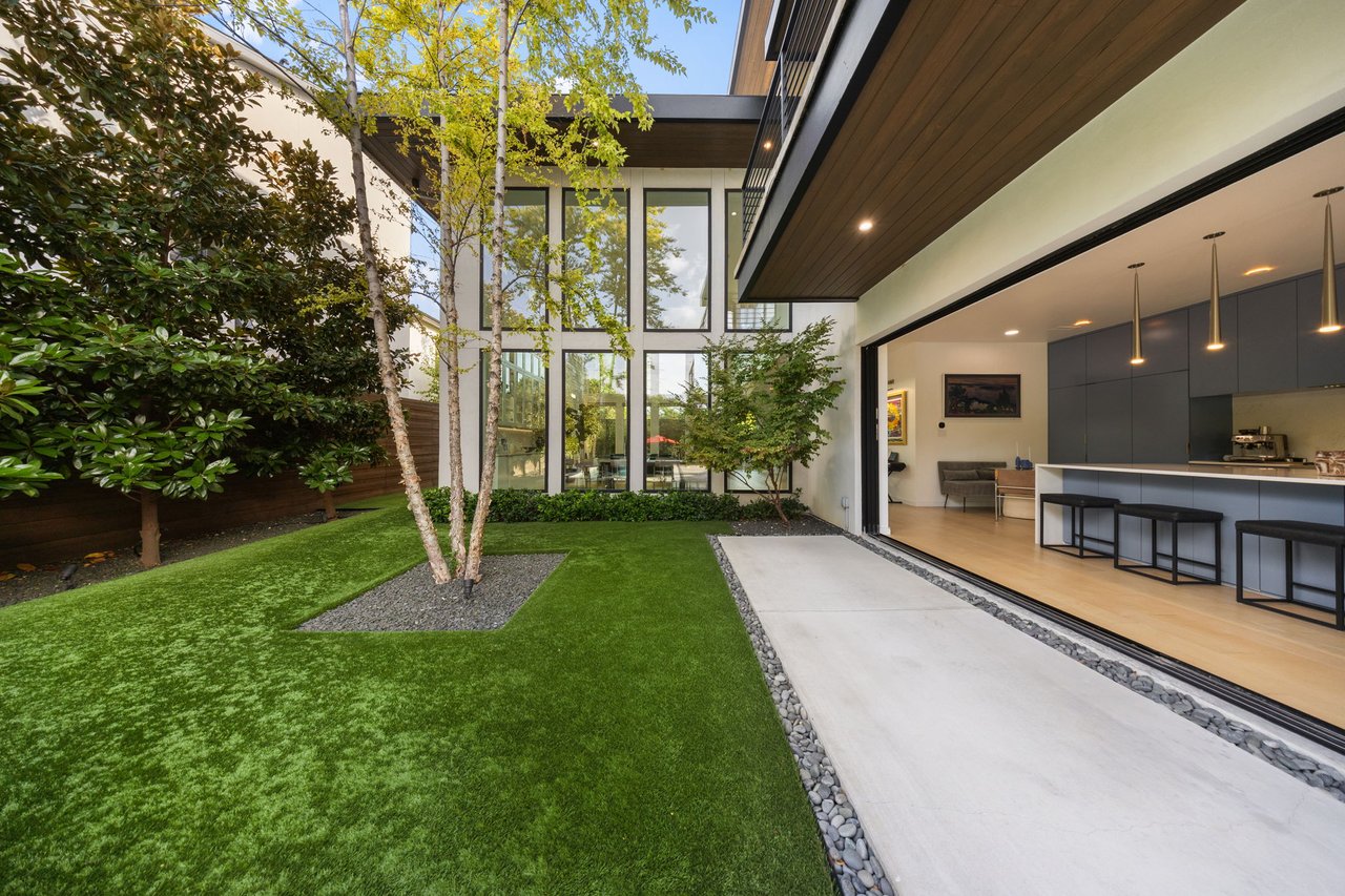 423 W Colorado Boulevard