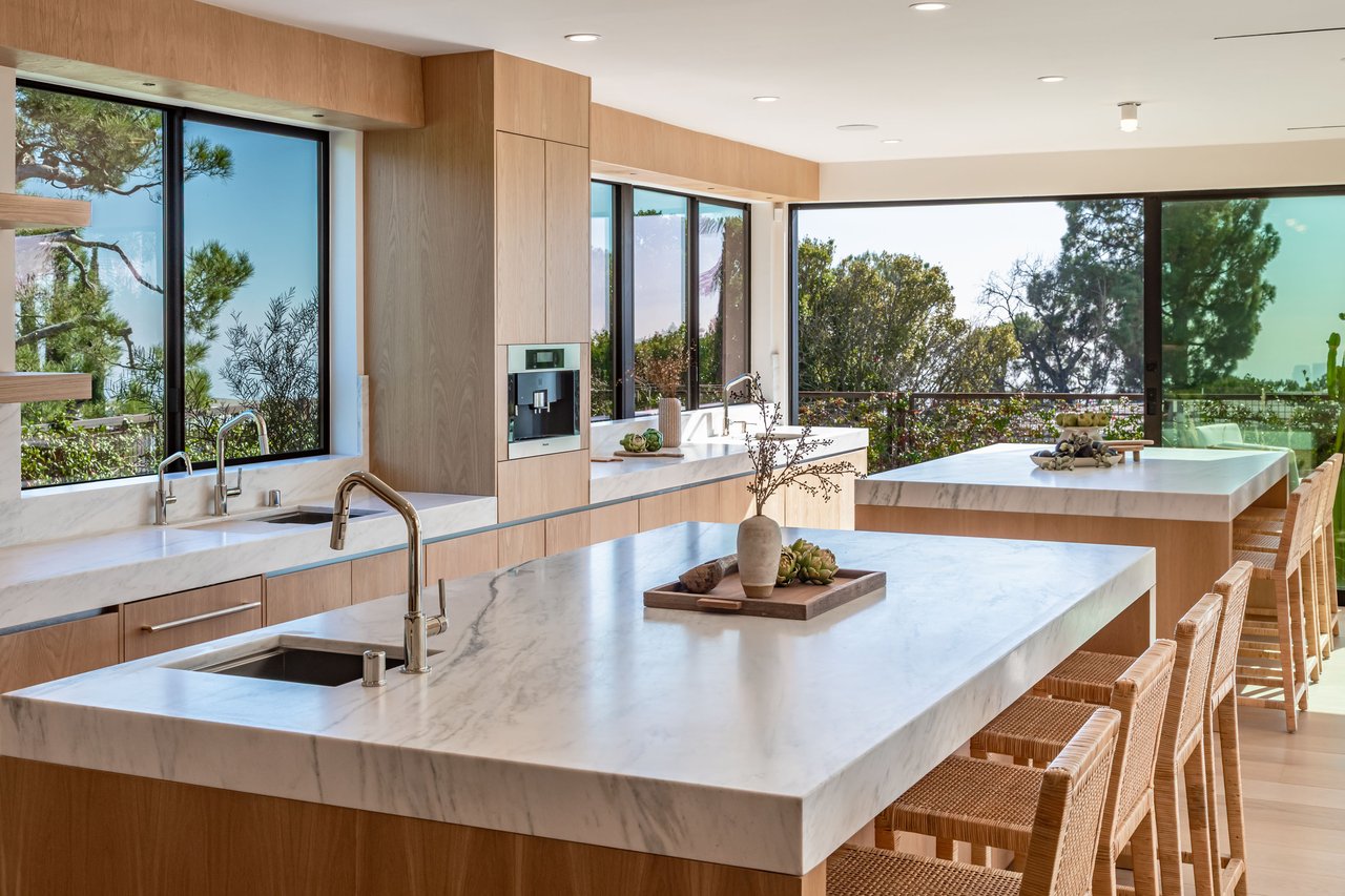 1705 Carla Ridge, Beverly Hills