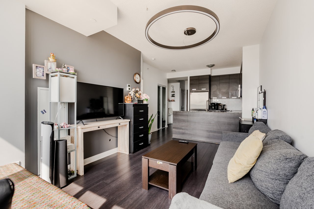 708-55 Eglinton Ave w