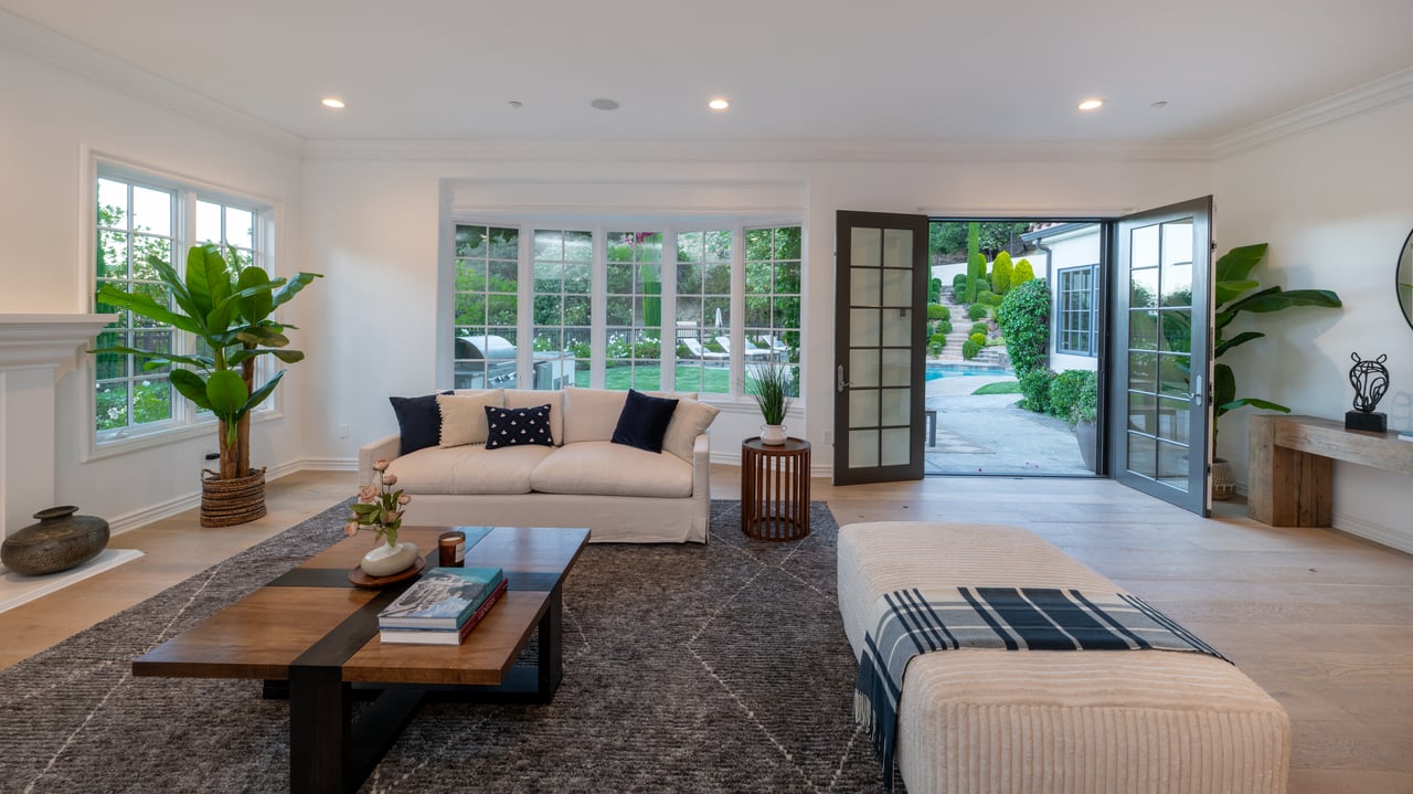 3686 Benedict Canyon Ln, Sherman Oaks 