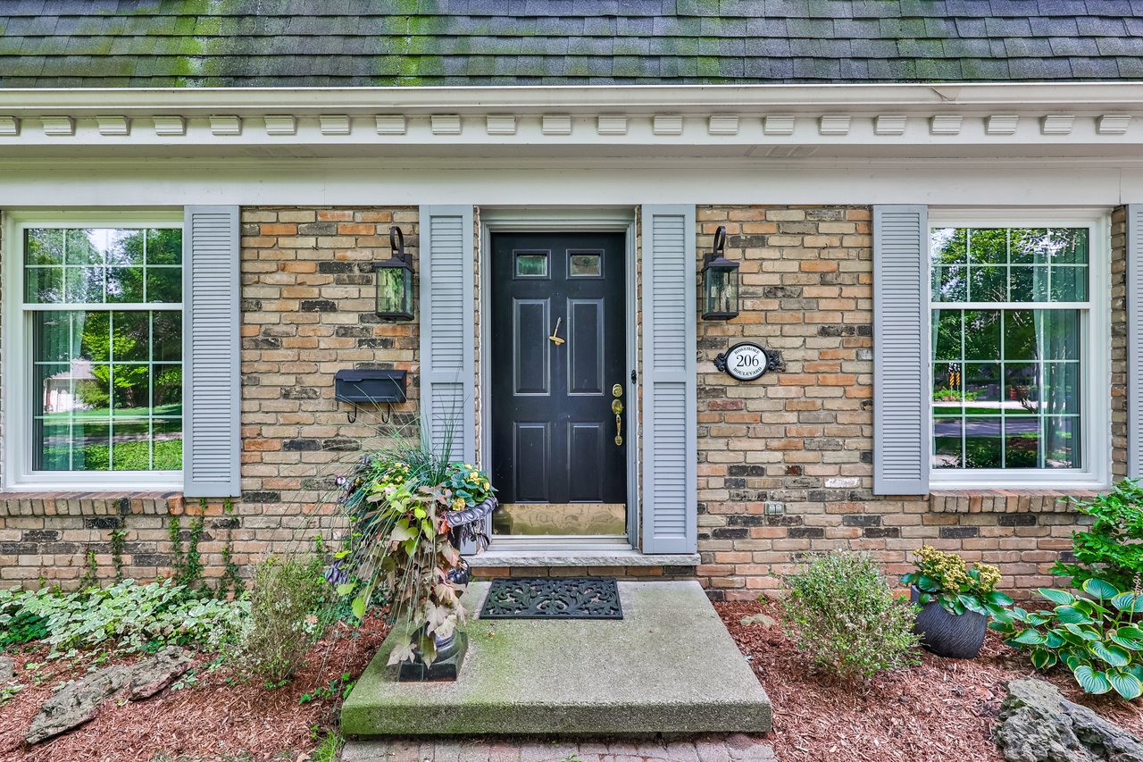 206 Rossmore Boulevard, Burlington