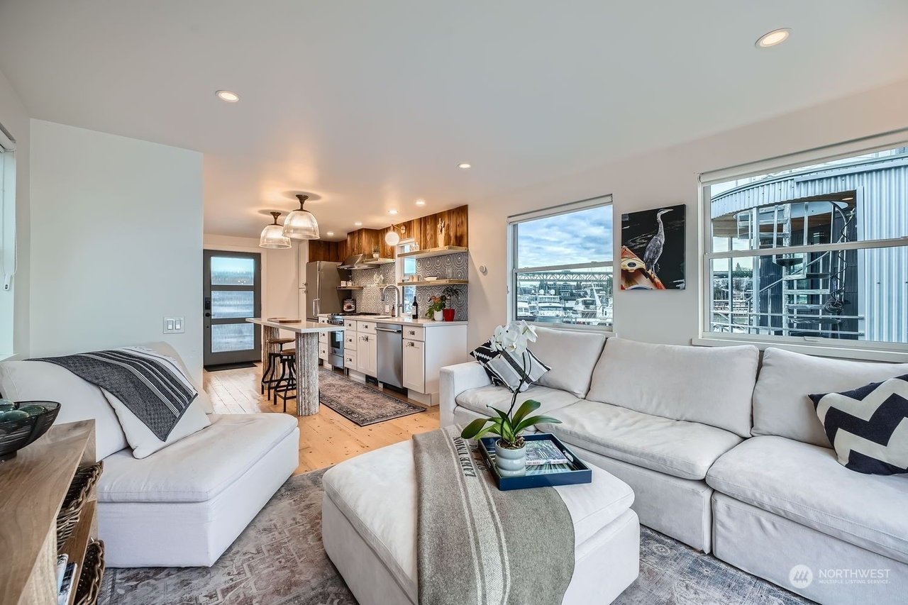 2309 N Northlake Way, #4