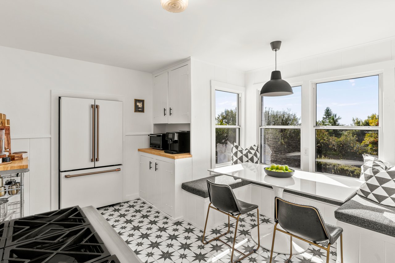 Bungalow On Highland