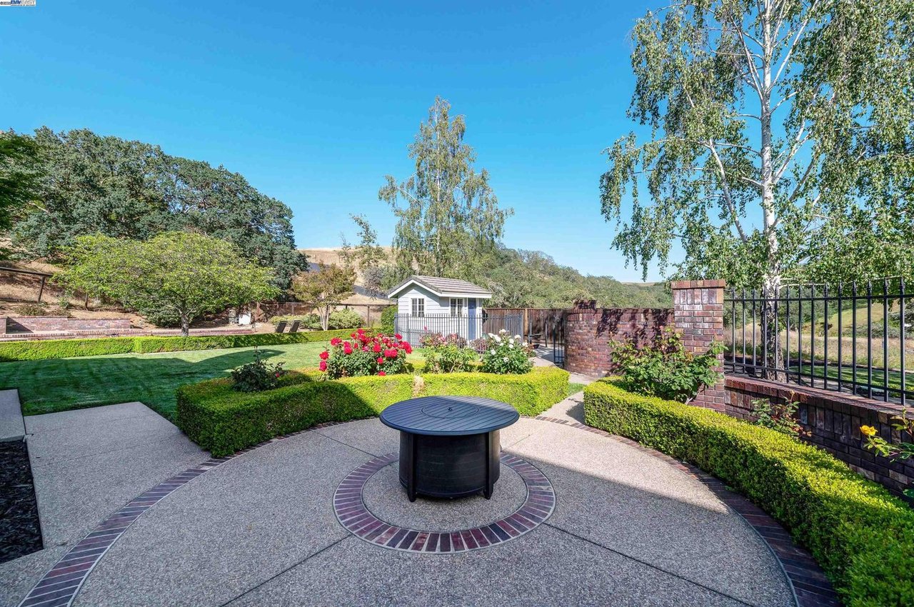 1398 Benedict Ct