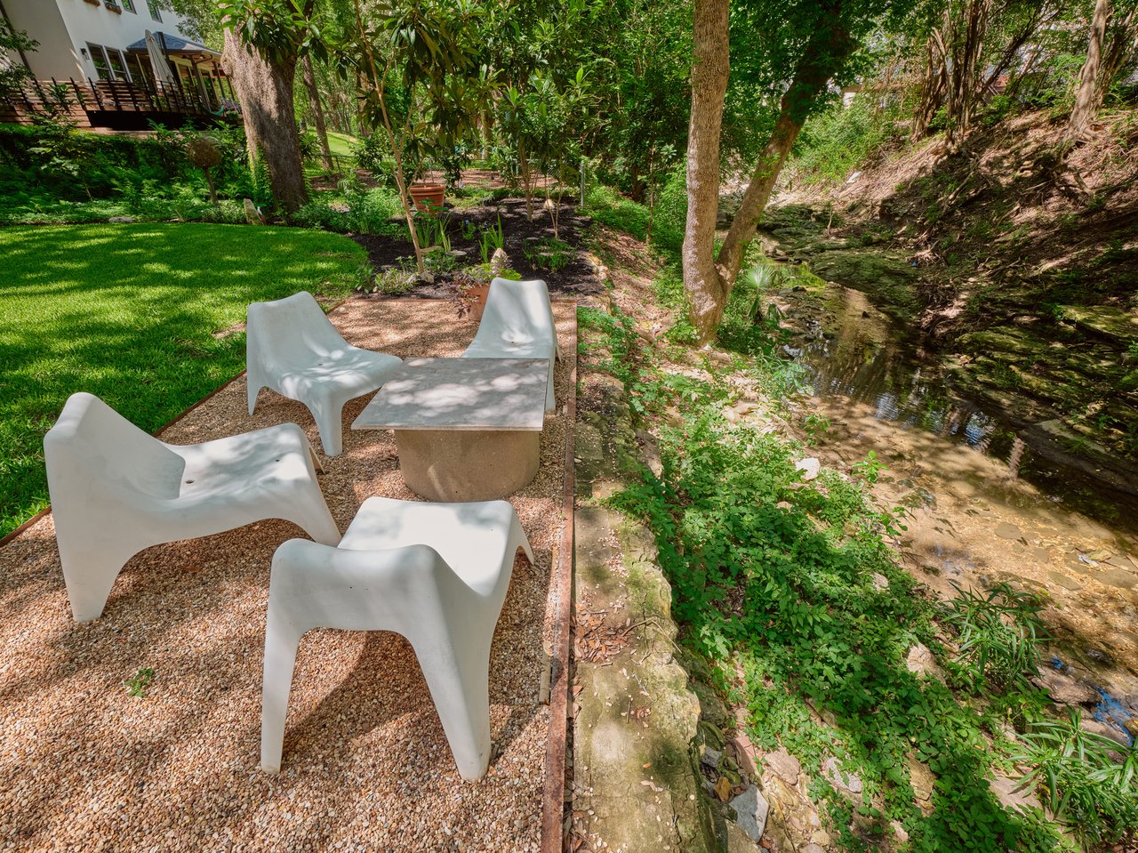 419 W Johanna St