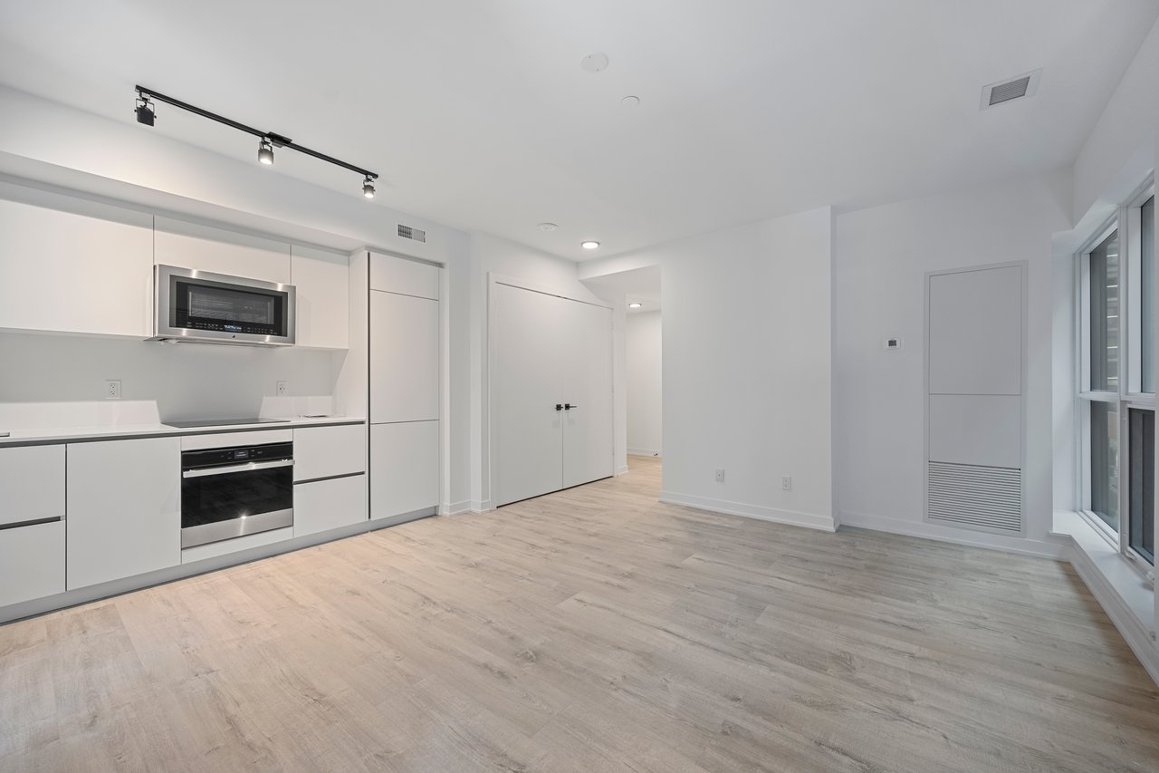 327 King Street W 603