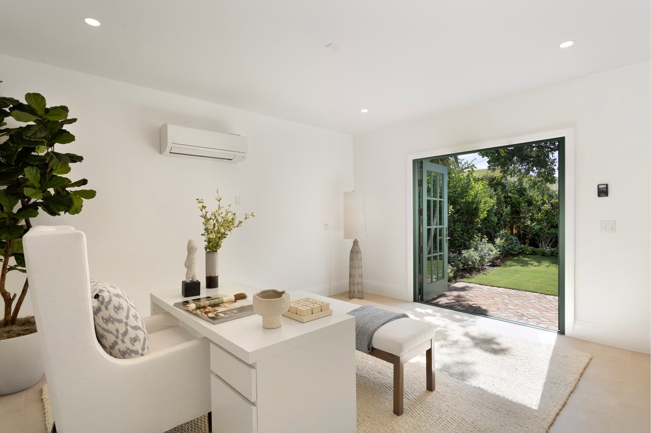 Charming Like New Residence In Town