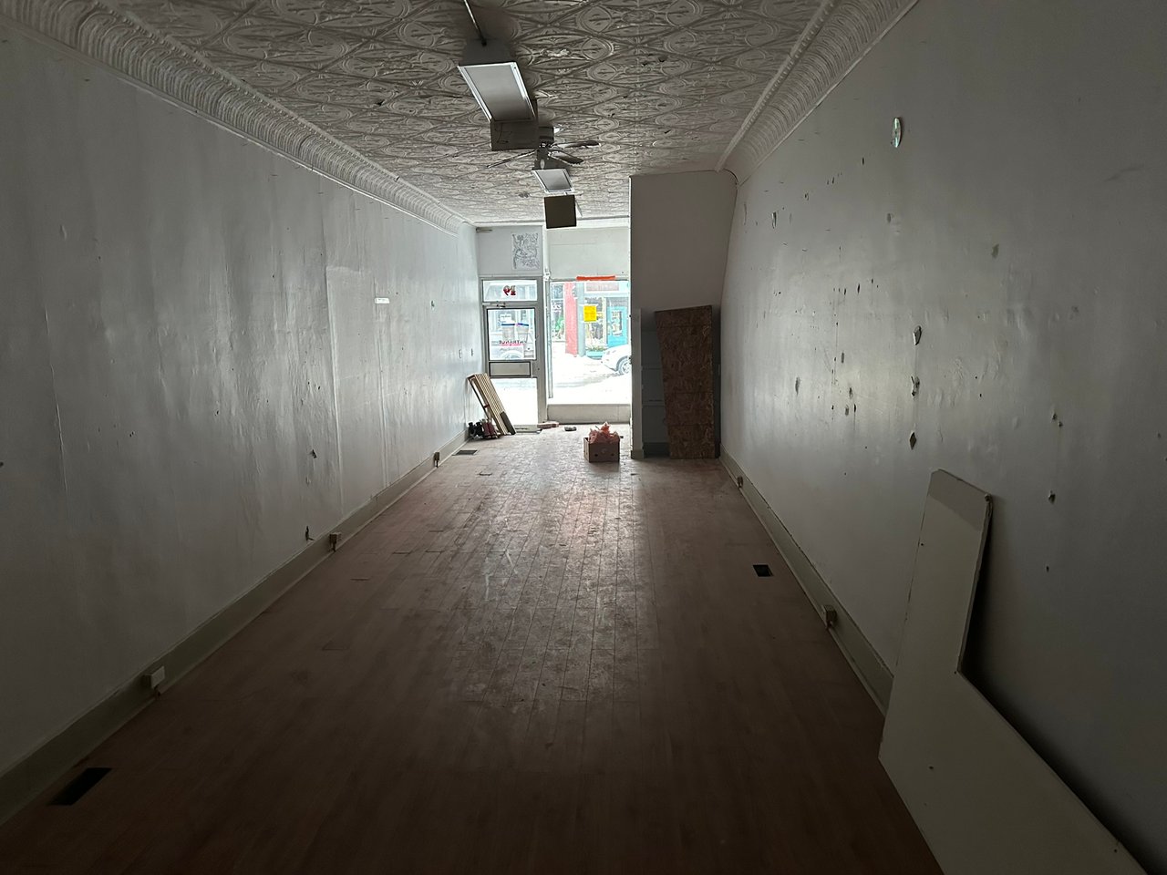 19-21 Dundas St E