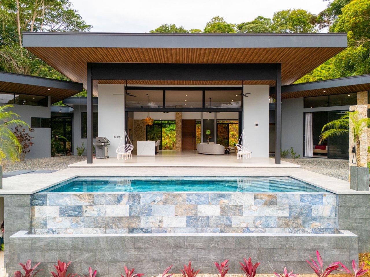 Ojochal Modern Jungle Home with Infinity Pool & Mountain Views