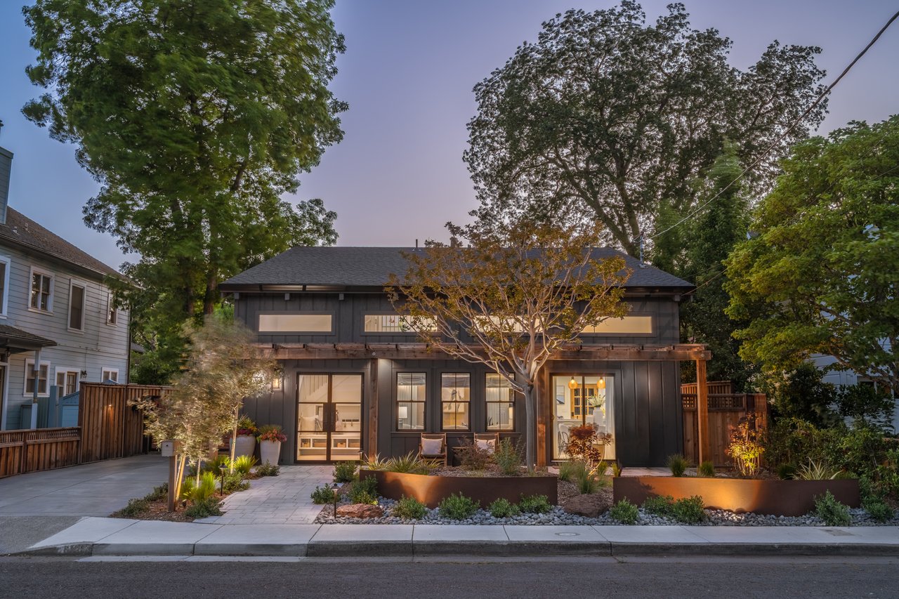 825 Austin Ave