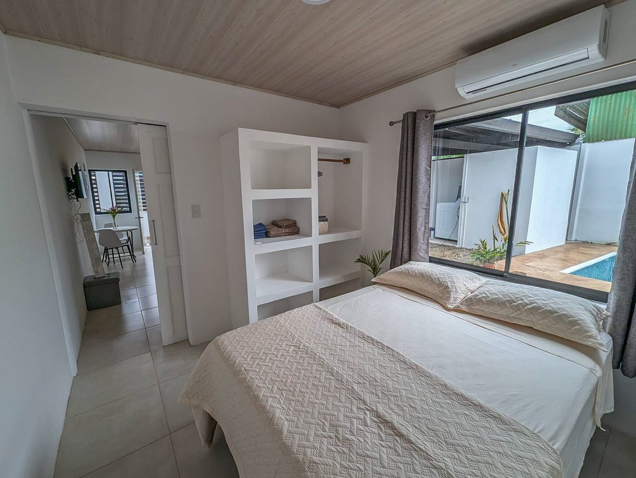 A House With An Upper Live-In Suite & Two Fully Serviced Downstairs Rental Apartments Less Than 1 km From The Entrance to Marino Ballena National Park