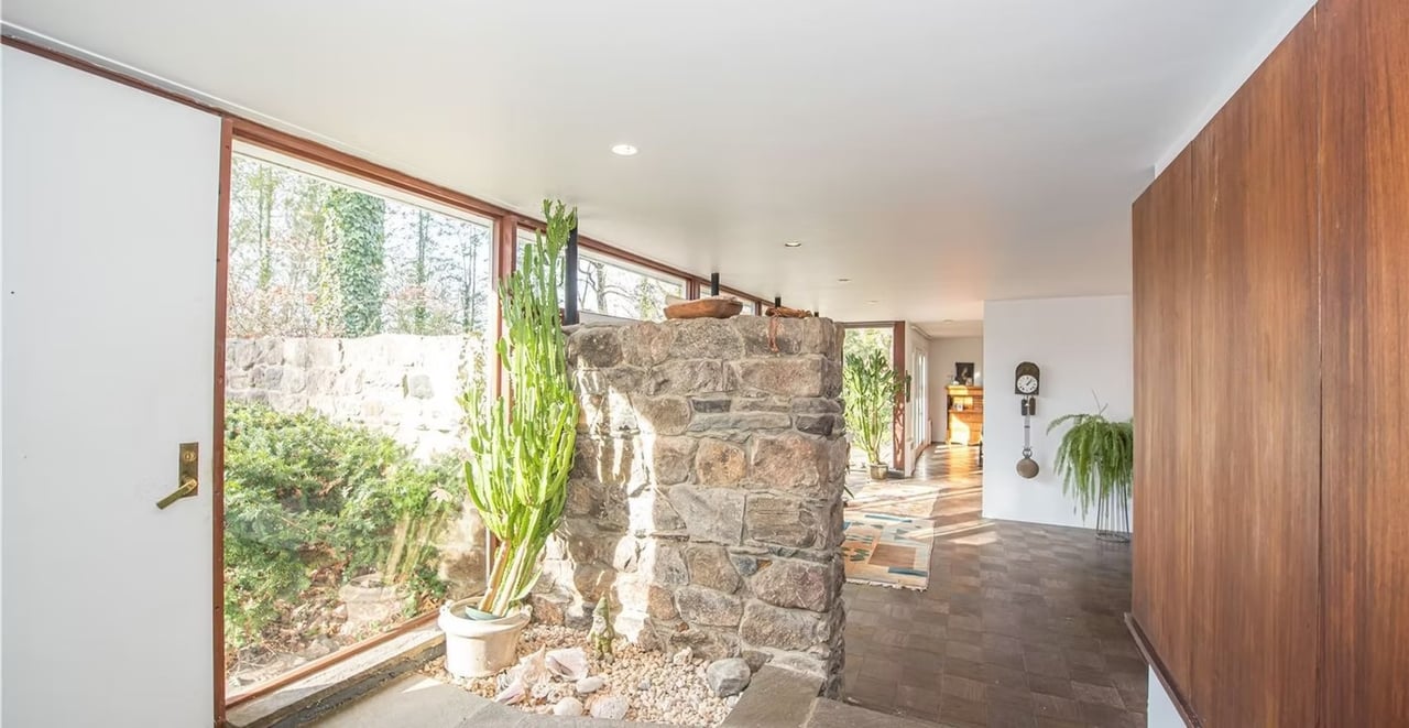 210 Sunset Rd