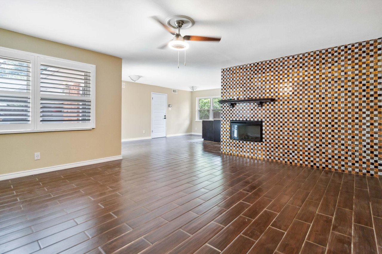 5818 Meadowick Dr