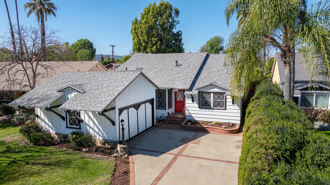 5423 Saloma Avenue