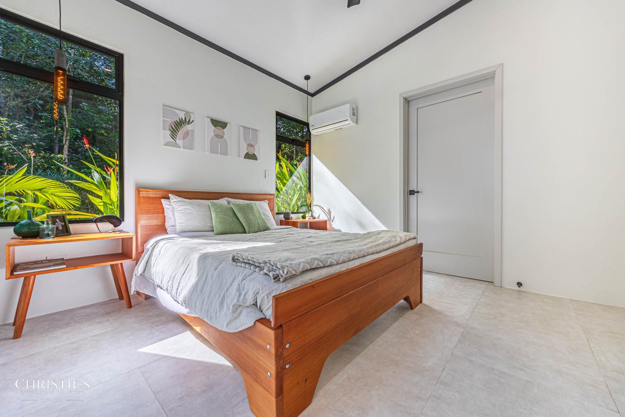 Contemporary Mountain View Villa – 10 Minutes to Playa Dominical