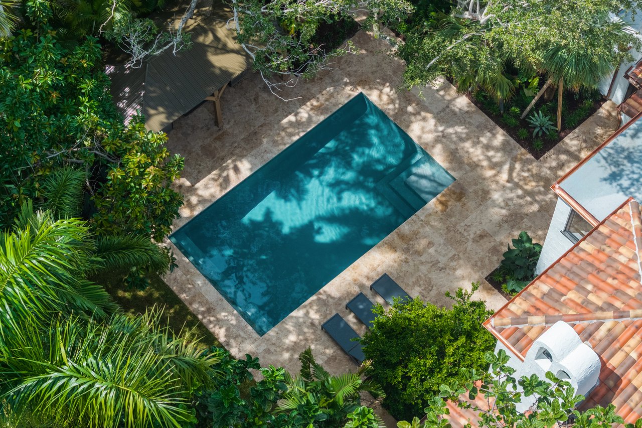 3700 Hibiscus Street "Casa Mamey"