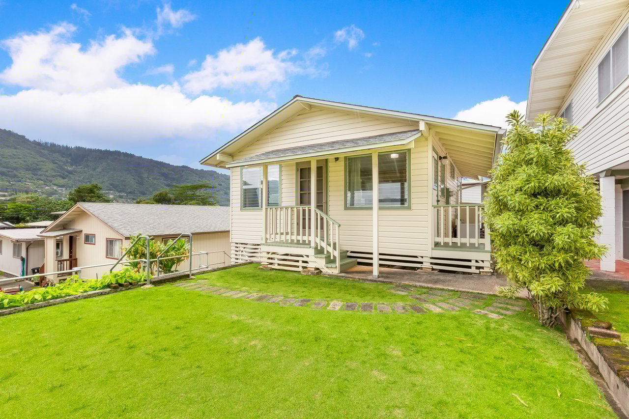 3313 Manoa Road