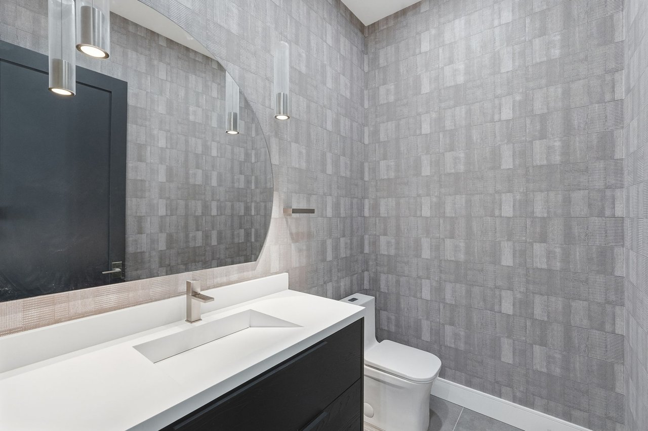 3106 N VALENCIA Lane