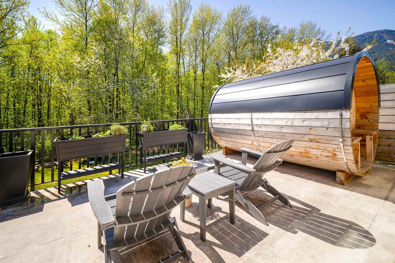 1422 Maple Cres