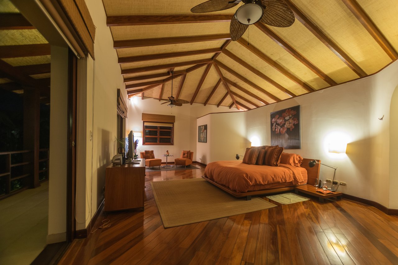 Luxuary Multi-Family Mansion