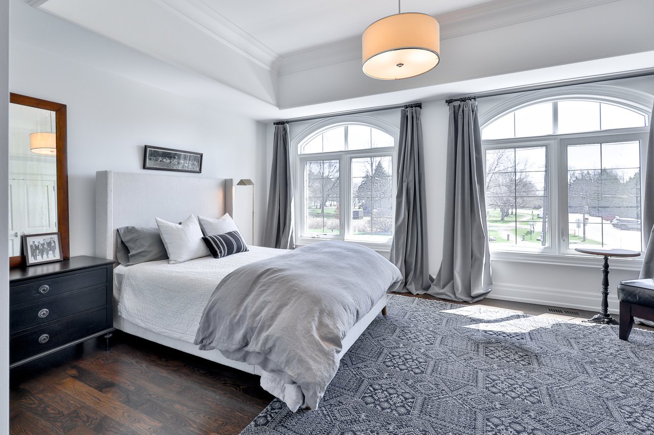 1497 Lakeshore Road W