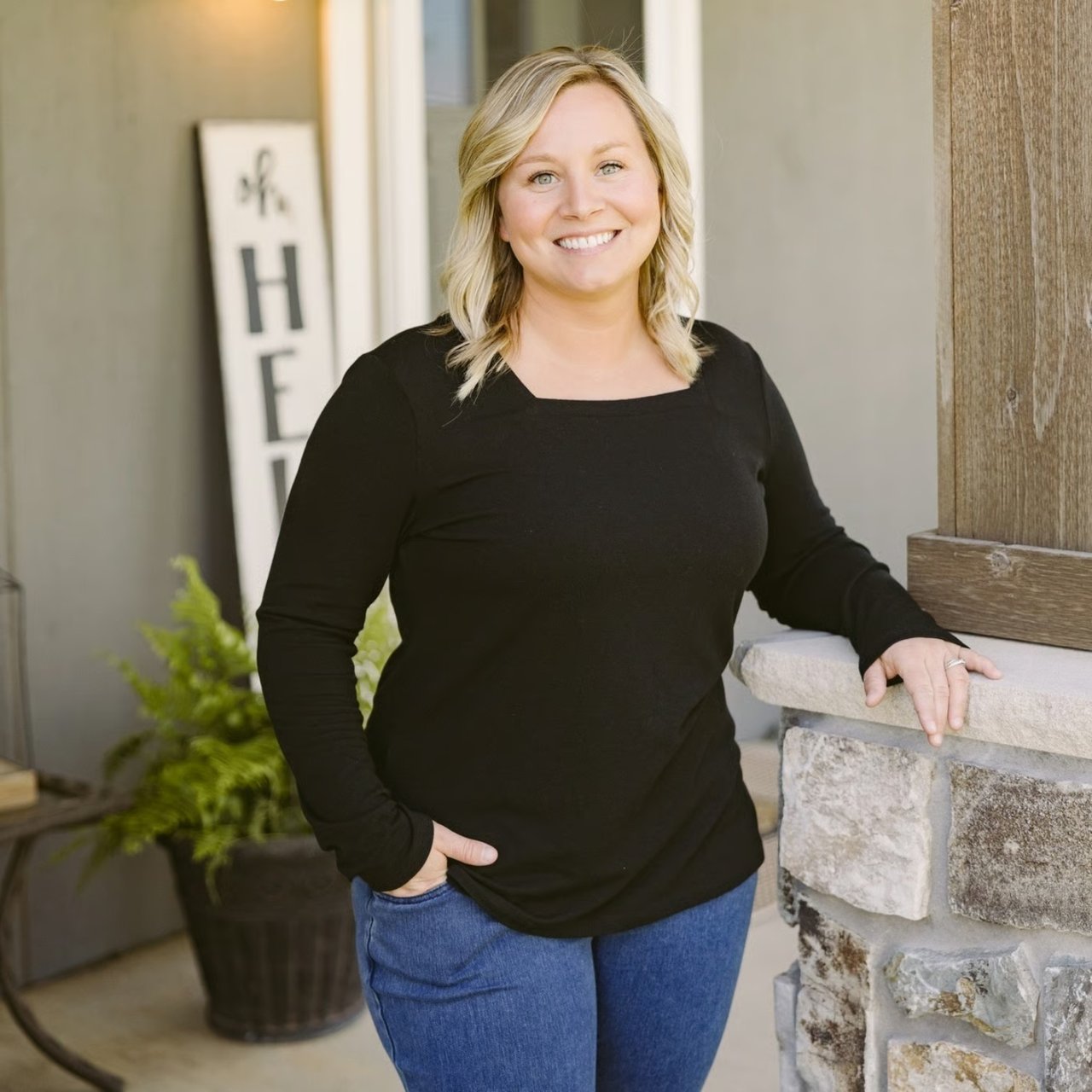 Sara Dopp Cambridge, MN Real Estate Agent Headshot