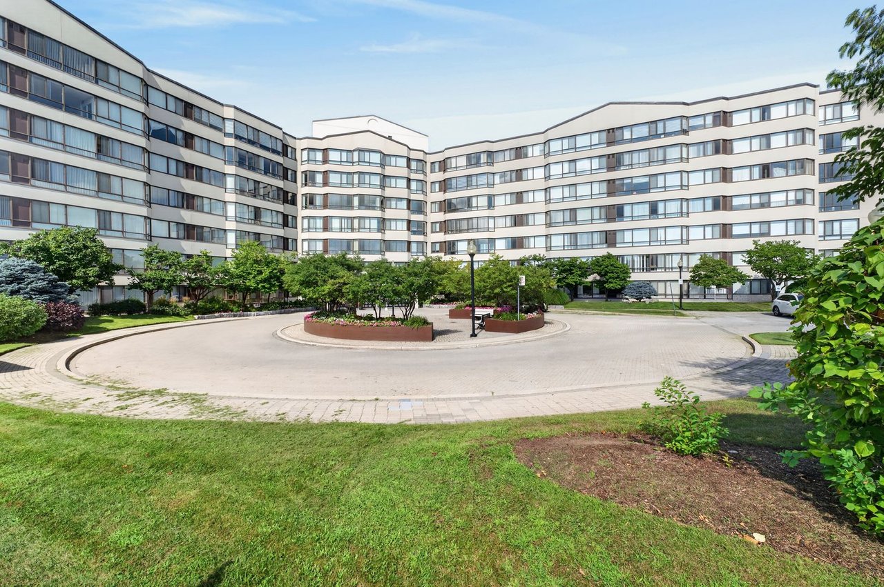221 - 1001 Cedarglen Gate
