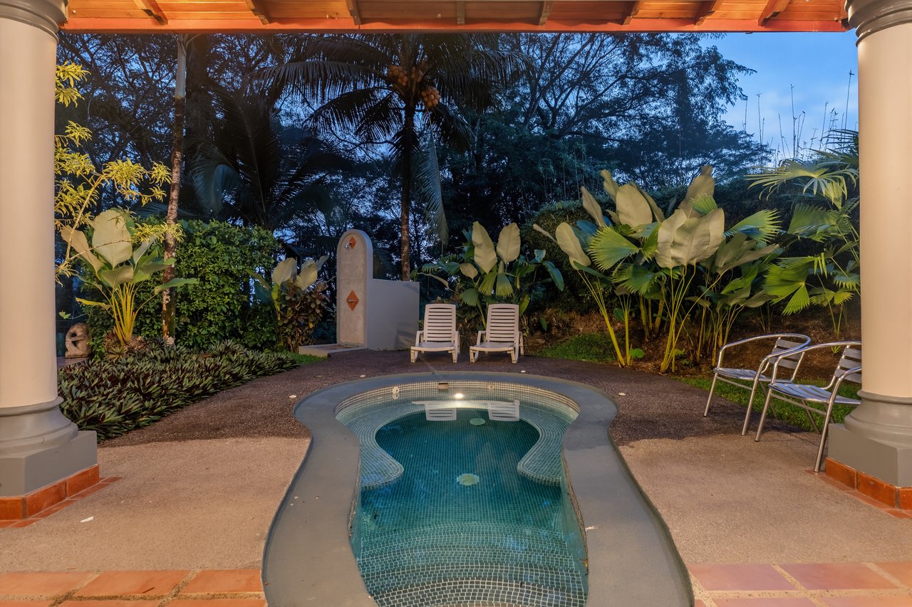 Ojochal Tropical Retreat | 4 Ensuite Bedrooms, Pool & Outdoor Living