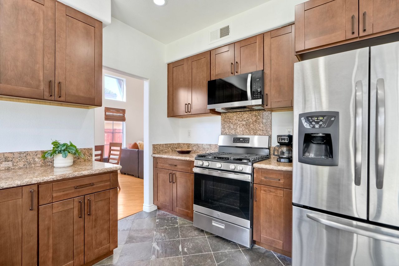 1025 Honeysuckle Dr