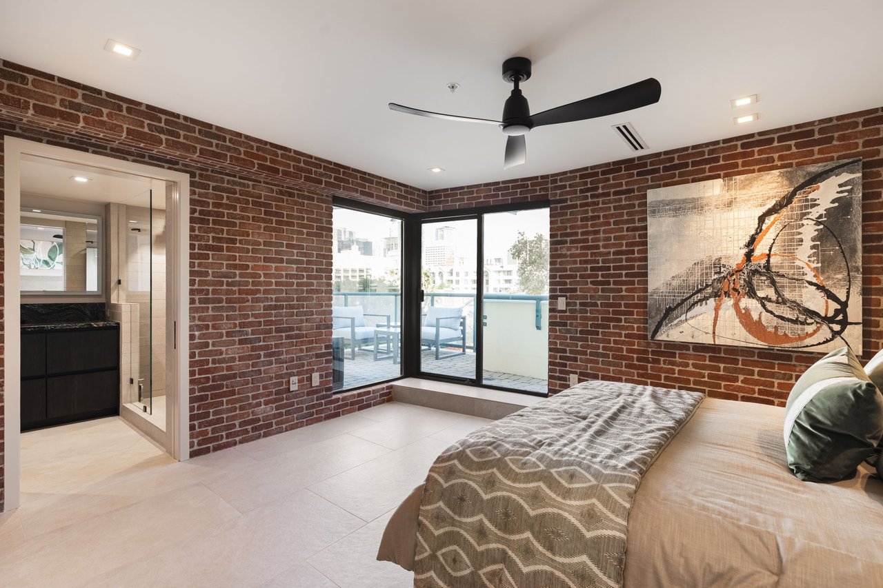 555 Front St, Unit 204