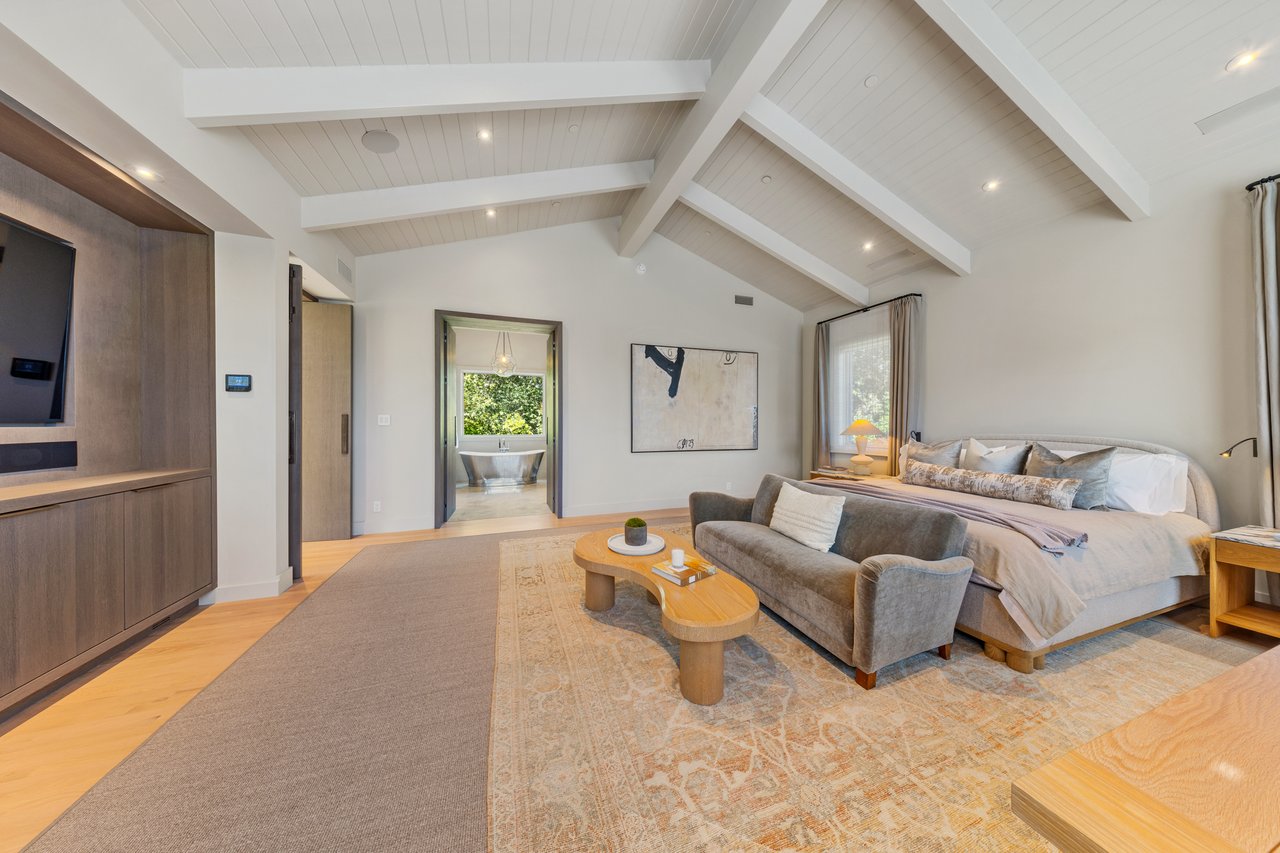 Private, Modern Compound in Premier Ross Location