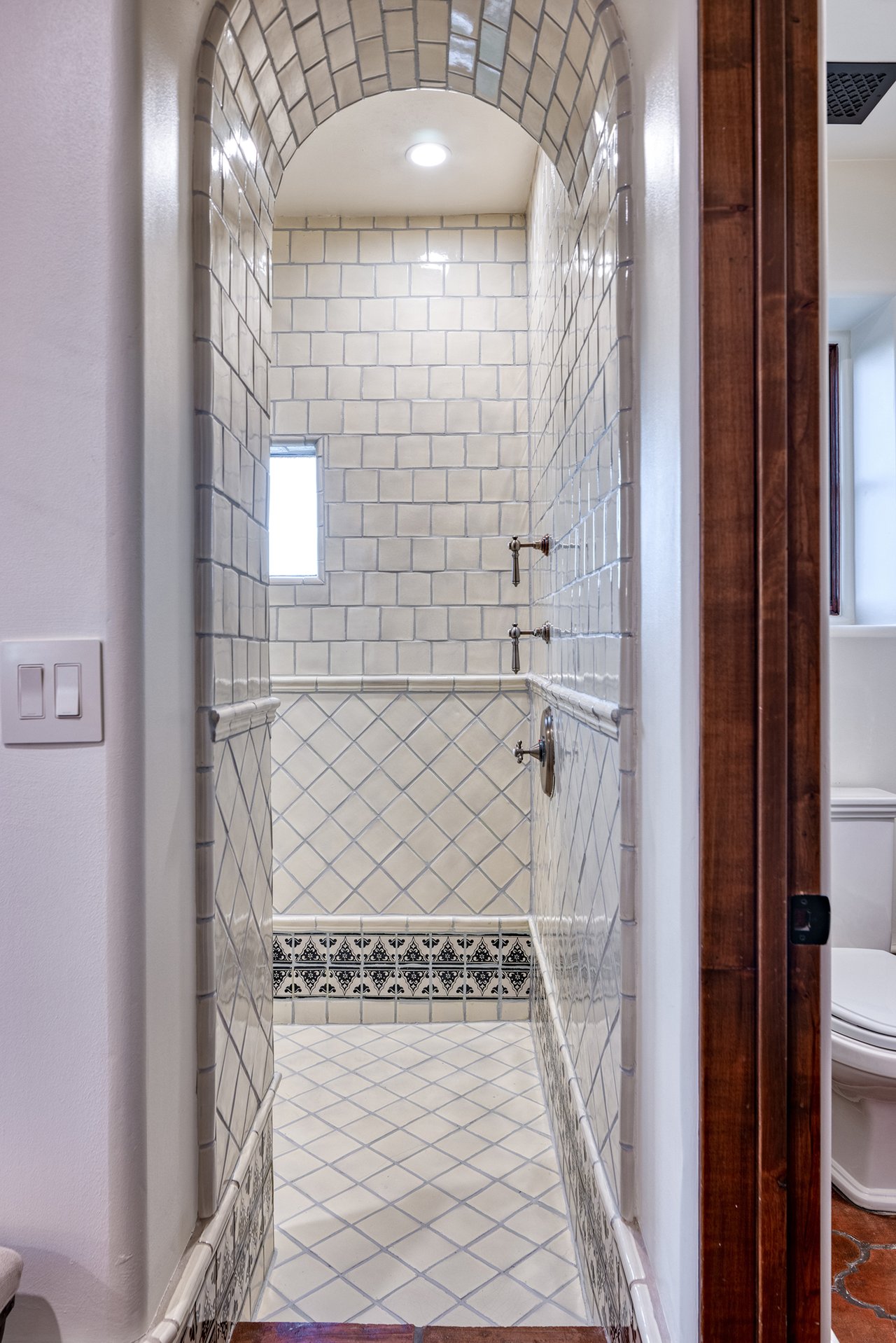 8243 N MOCKINGBIRD Lane