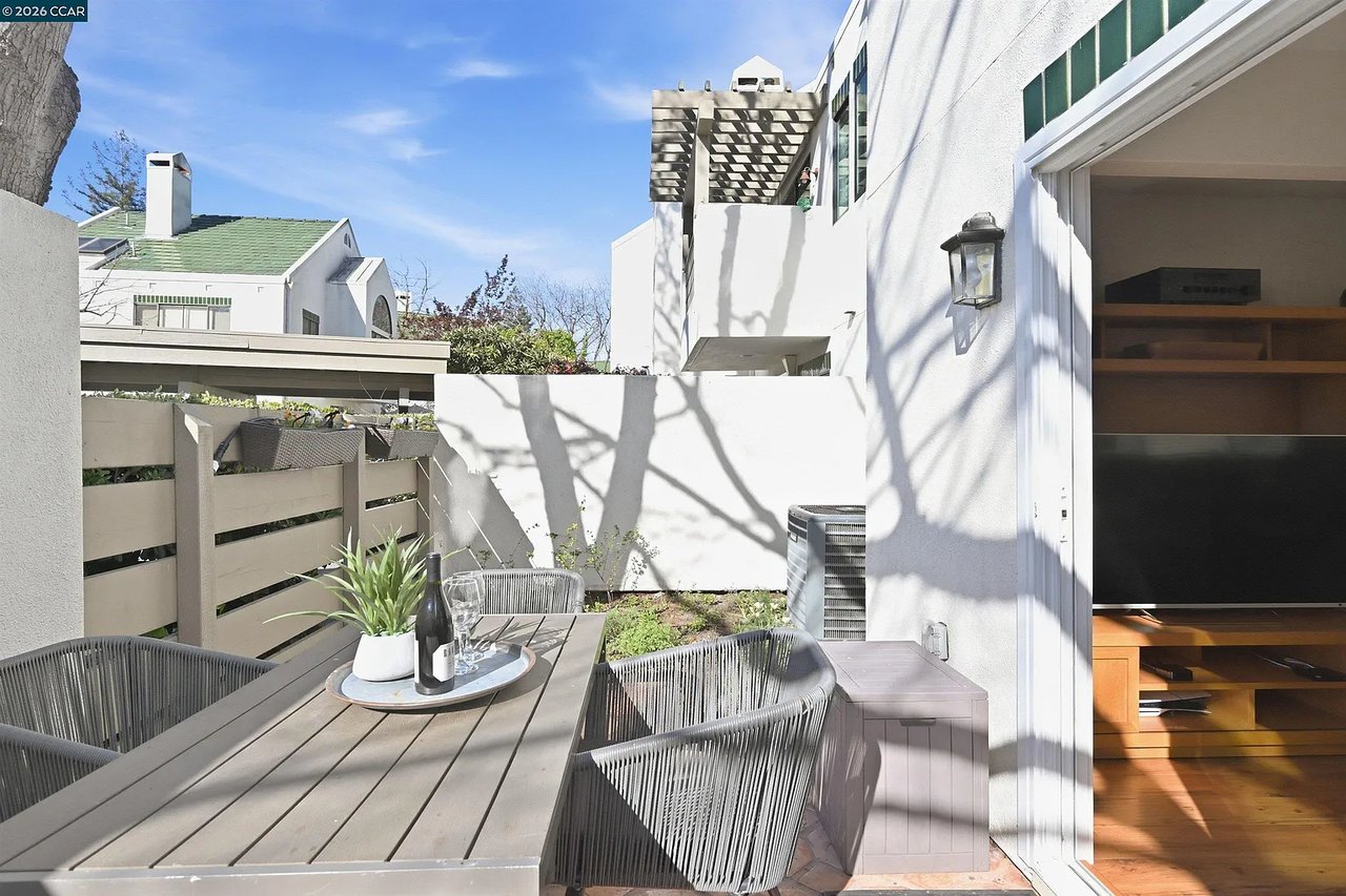 55 Mozden Ln