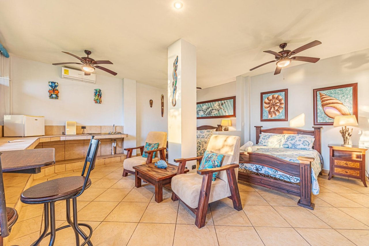 Colonial Oceanfront Rental Estate, Dominical, Puntarenas