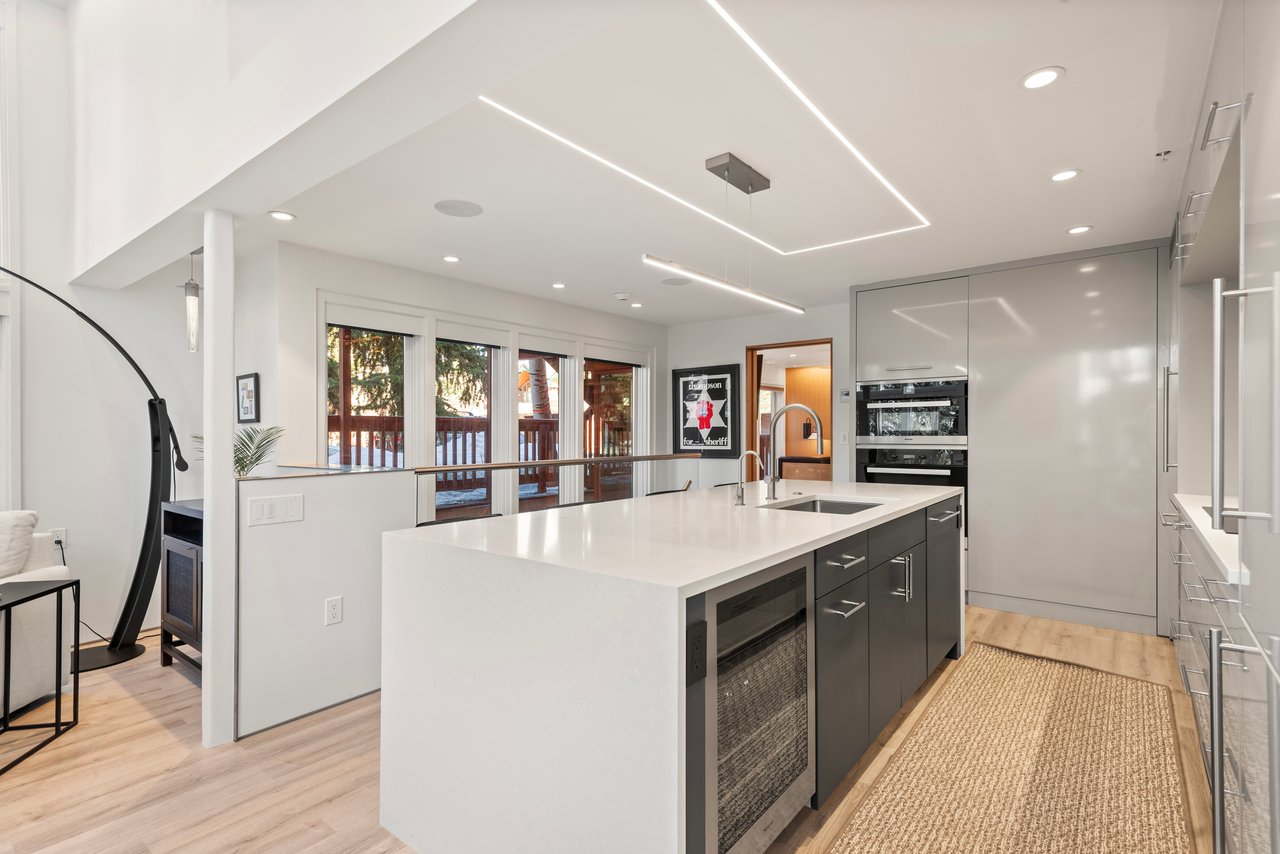 Newly Remodeled Core Condo with Aspen Mountain Views