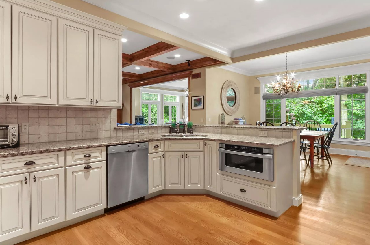 158 Abbey Springs Dr
