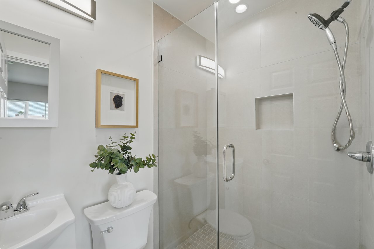 4 Units in North Hollywood