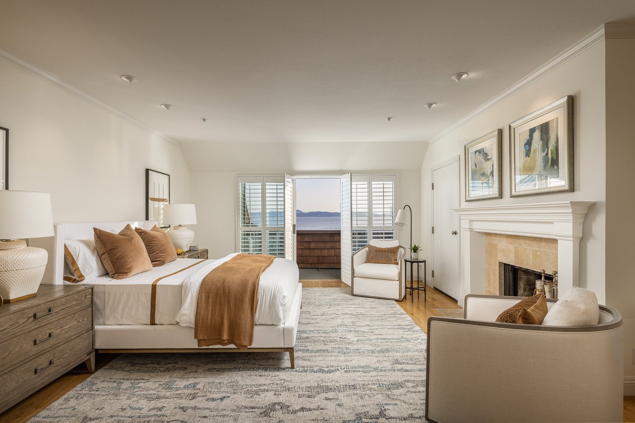 Luxury Condo with Sweeping Bay Views