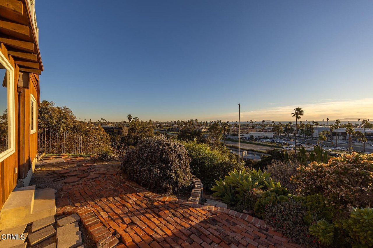 2056 Vista Del Mar Dr