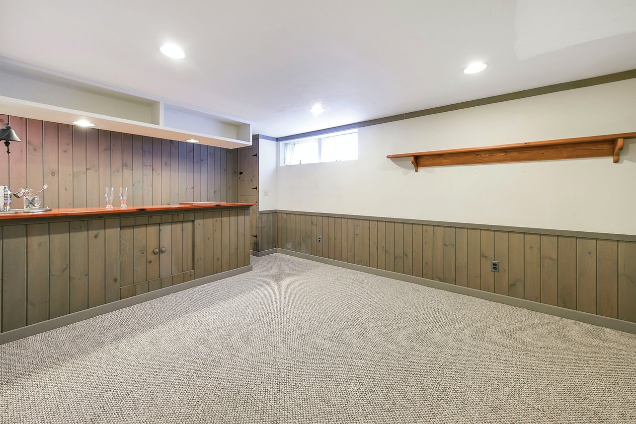 21 Whitman Lane