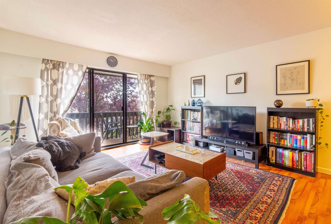 403-120 E 4th St