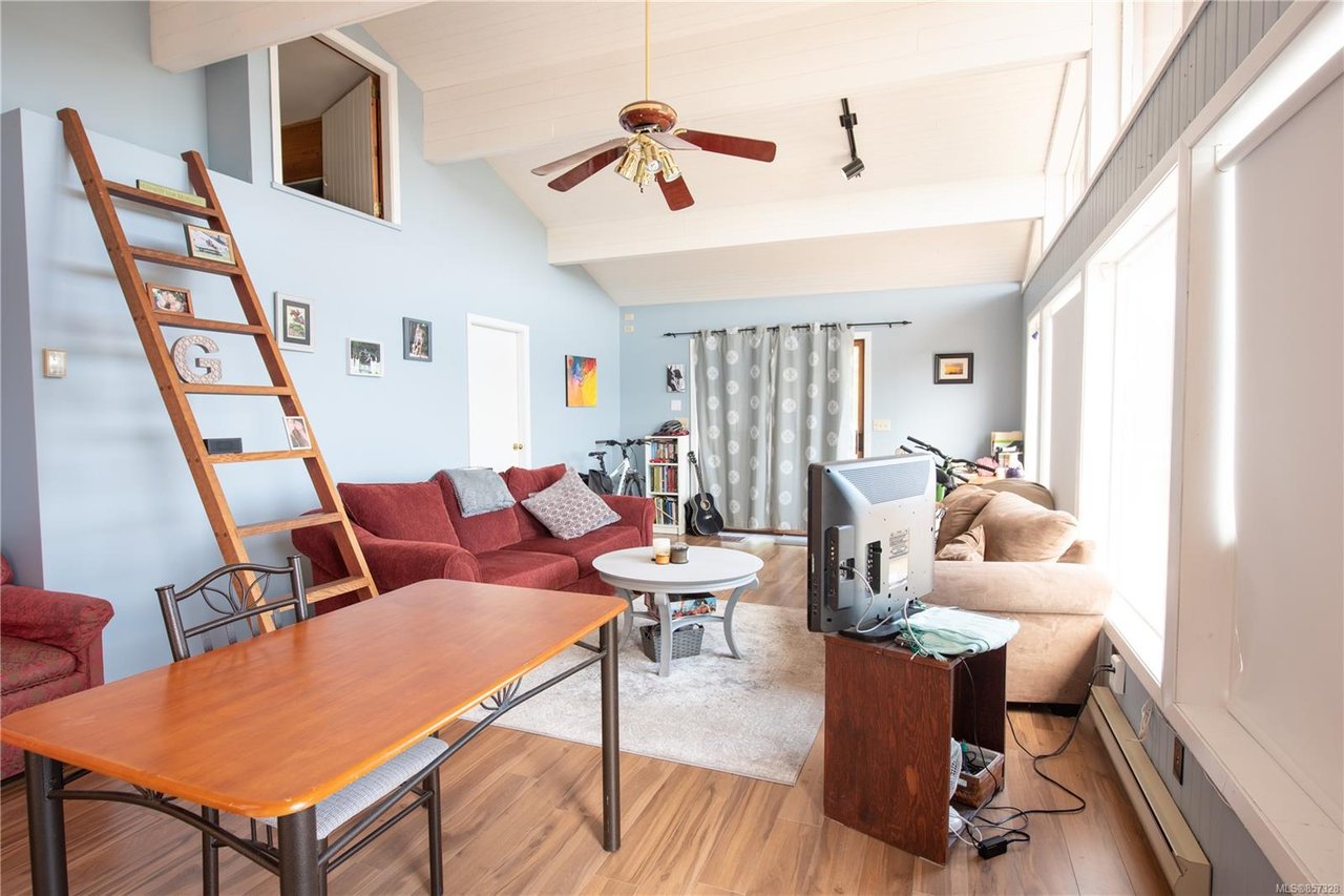 7081 Central Saanich Rd