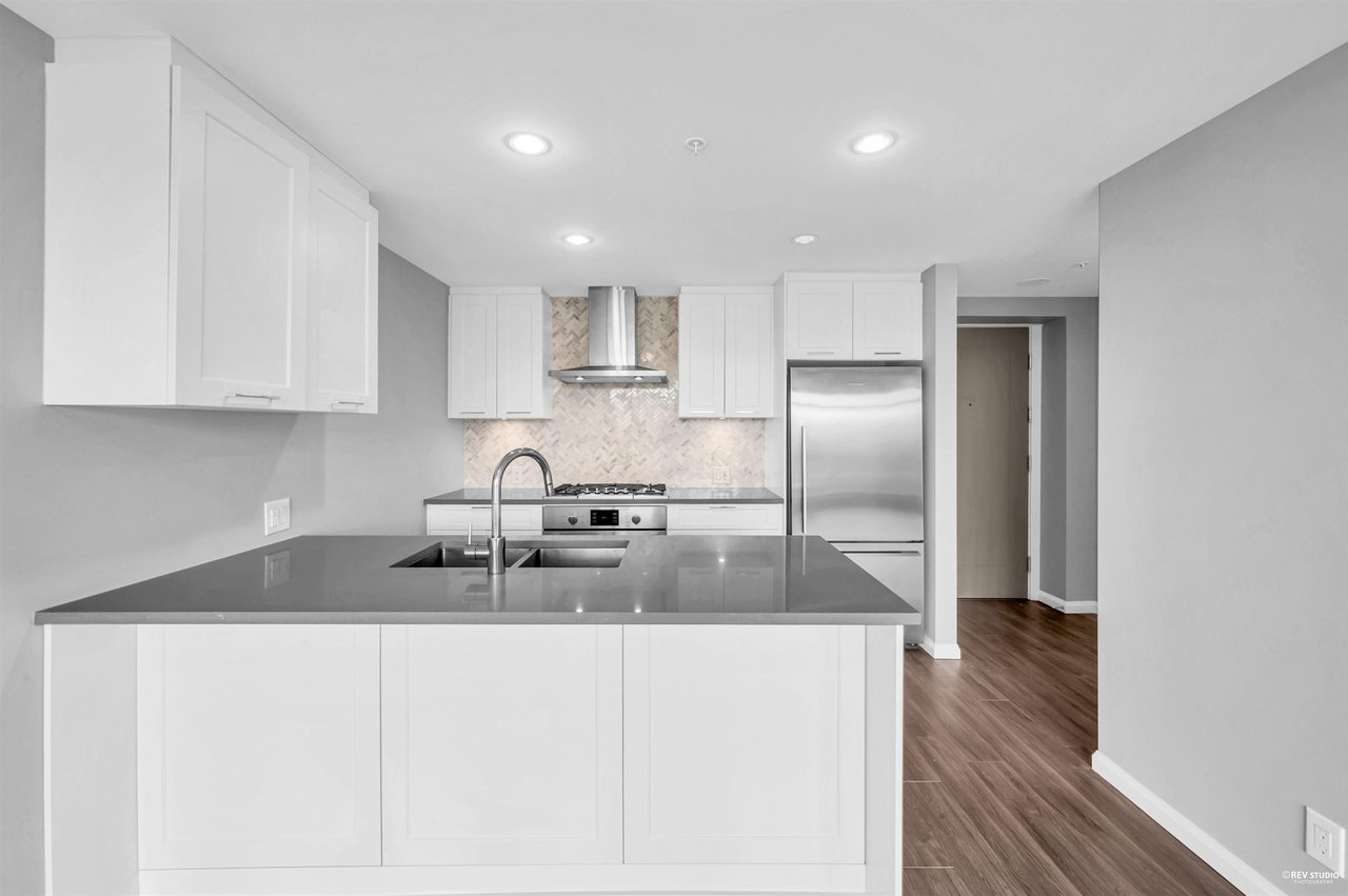 1706-520 Como Lake Ave
