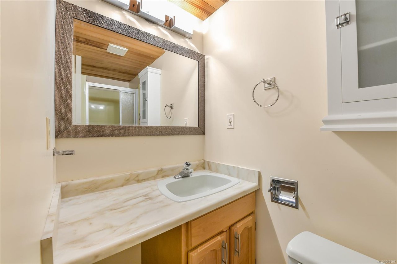 879 Denford Cres