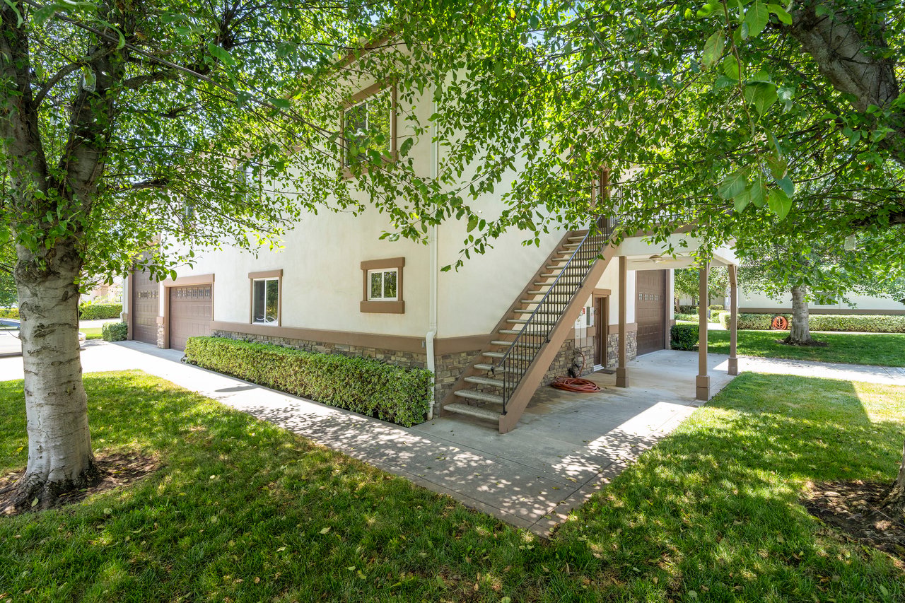42600 Avenida Escala