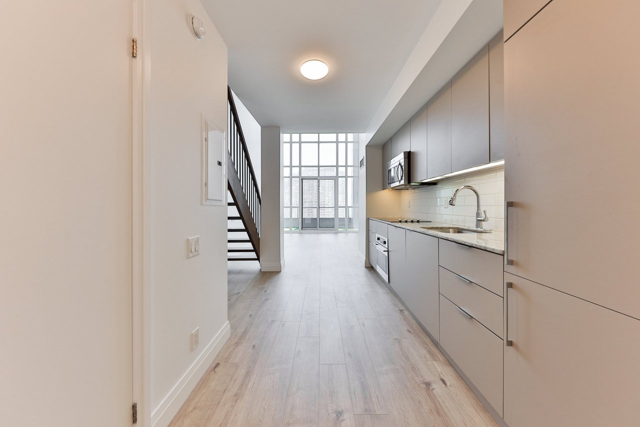 735-5 Hanna Ave