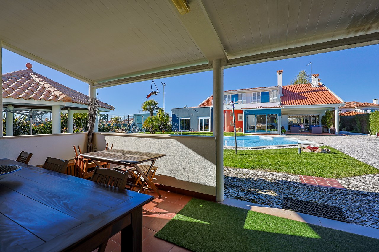 Exclusive 4,000 m² Estate in Azeitão with Tennis Court, Spa & Approved Development Project